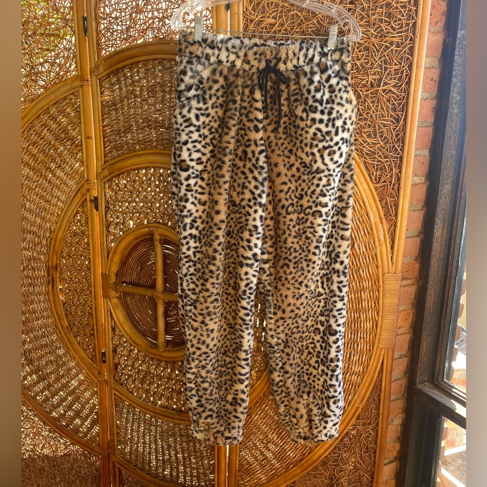 No Boundaries Black and Brown Leopard Faux Fur Pants Pockets Warm & Cozy Nice